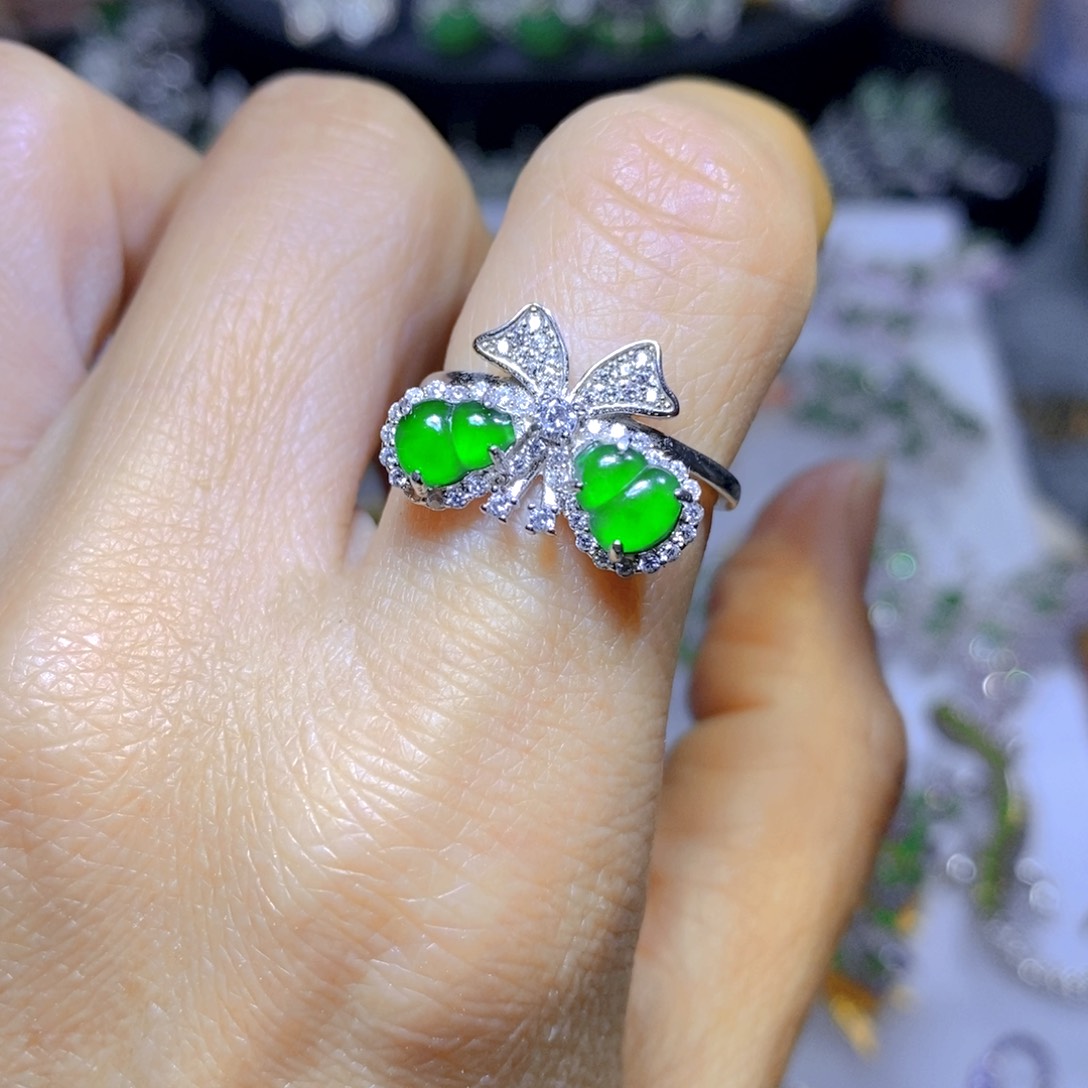 翡翠颈饰银S925镶嵌天然翡翠