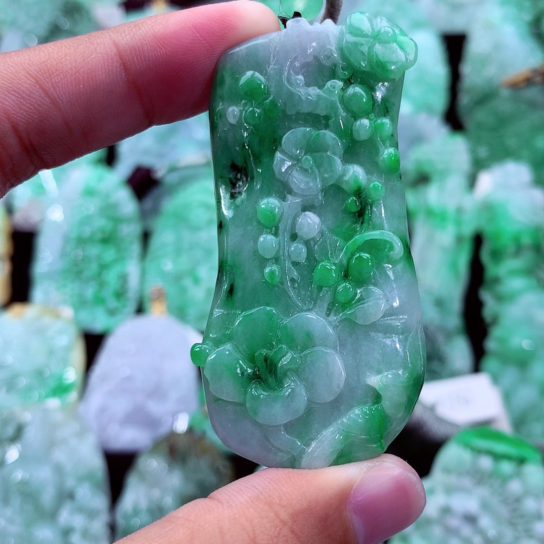 吊坠(不含链)未镶嵌翡翠