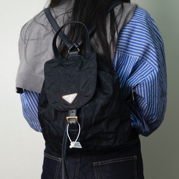 95新 Prada/普拉达 深蓝色单插口双肩包/小号/24/AG0513003017