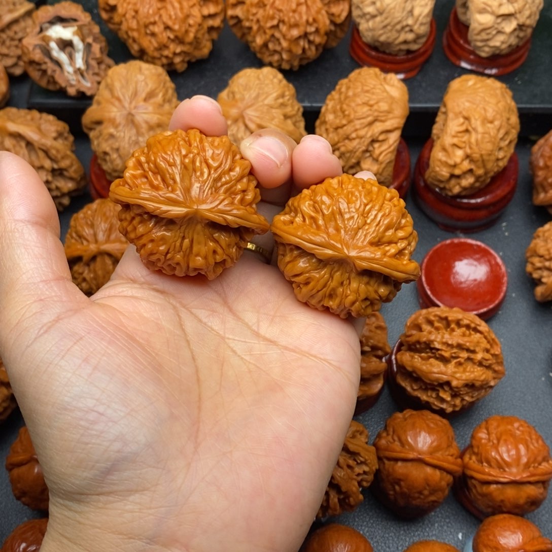 顾****文玩核桃把件天地