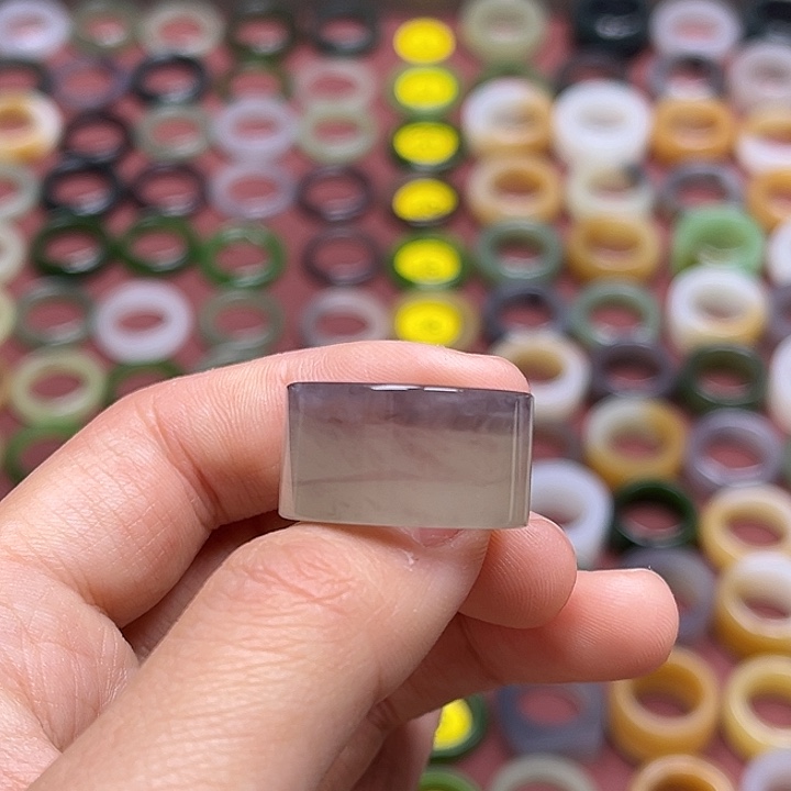 和田玉戒指未镶嵌16.9 青提飘紫 无鉴赏