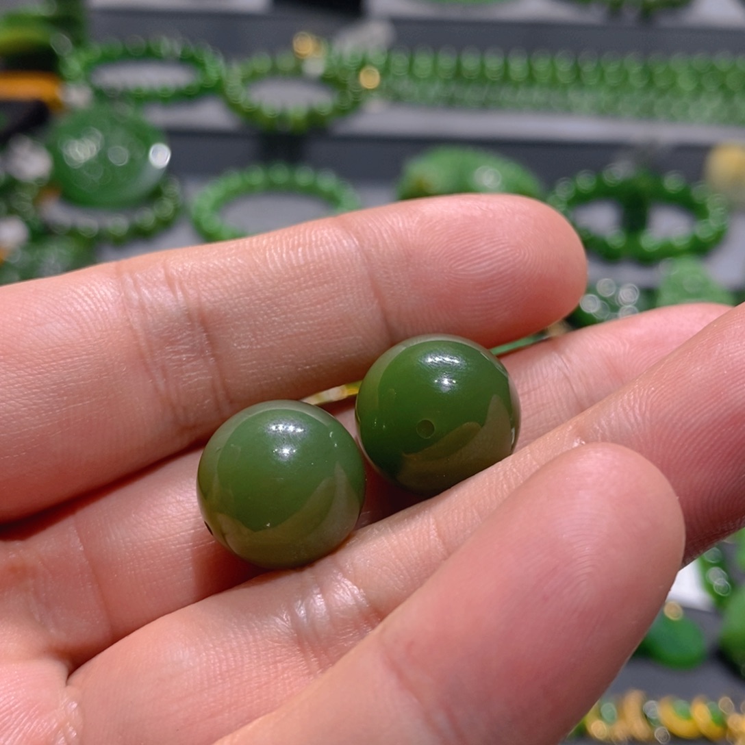 颈饰未镶嵌和田玉（碧玉）哪*