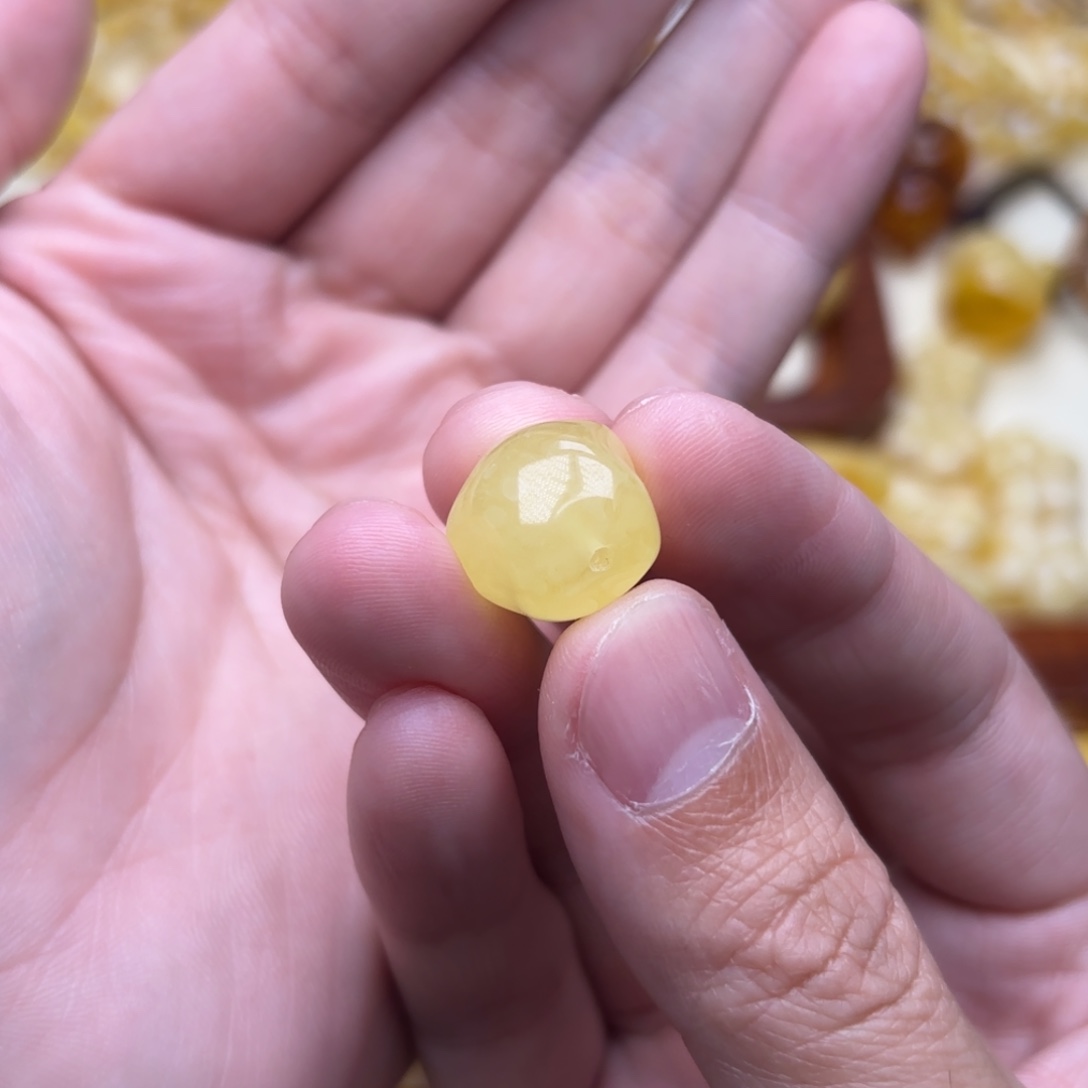 琥珀未镶嵌裸石03