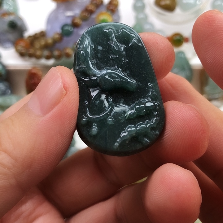 翡翠未镶嵌颈饰翡翠