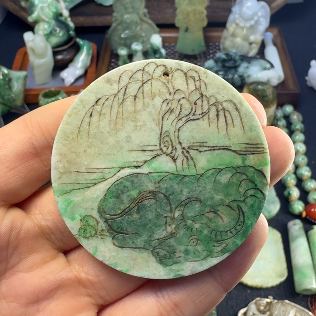 翡翠颈饰未镶嵌翡翠颈饰未镶嵌..