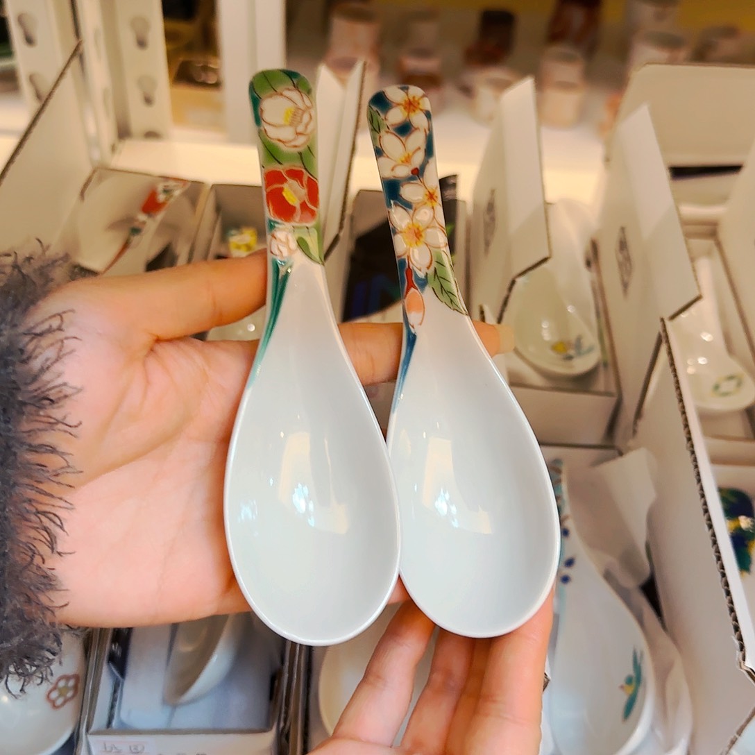 你家茶具瓷器真美！