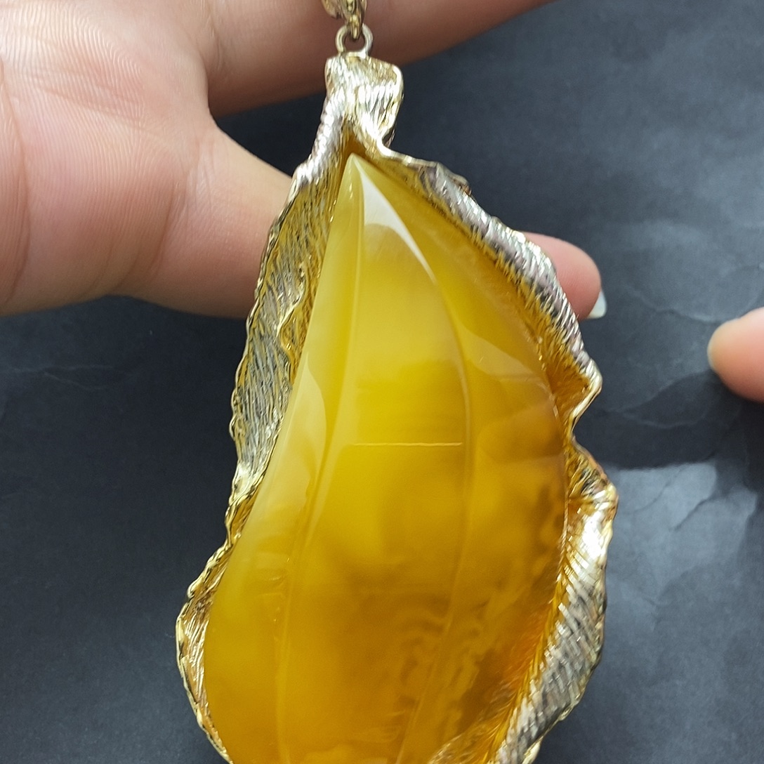 琥珀未镶嵌裸石吊坠