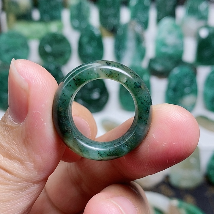 未镶嵌独山玉颈饰