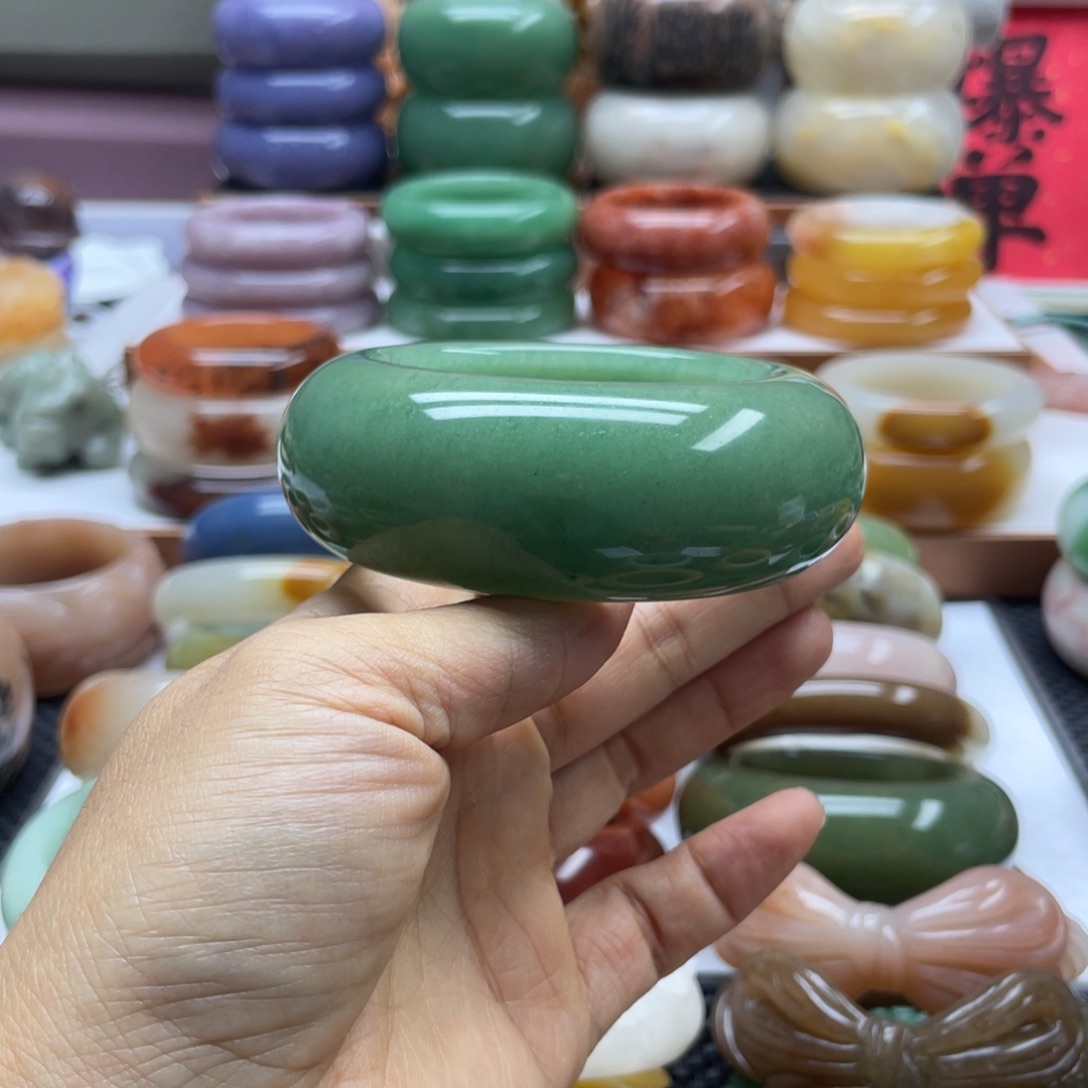 .***C石英岩玉未镶嵌手镯