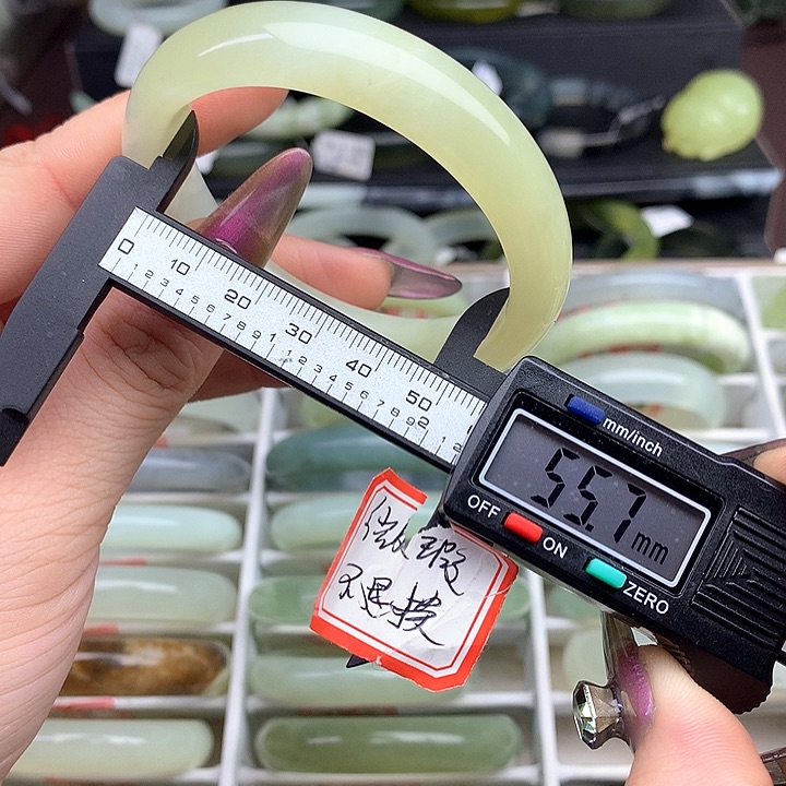 蛇纹石玉手镯未镶嵌503