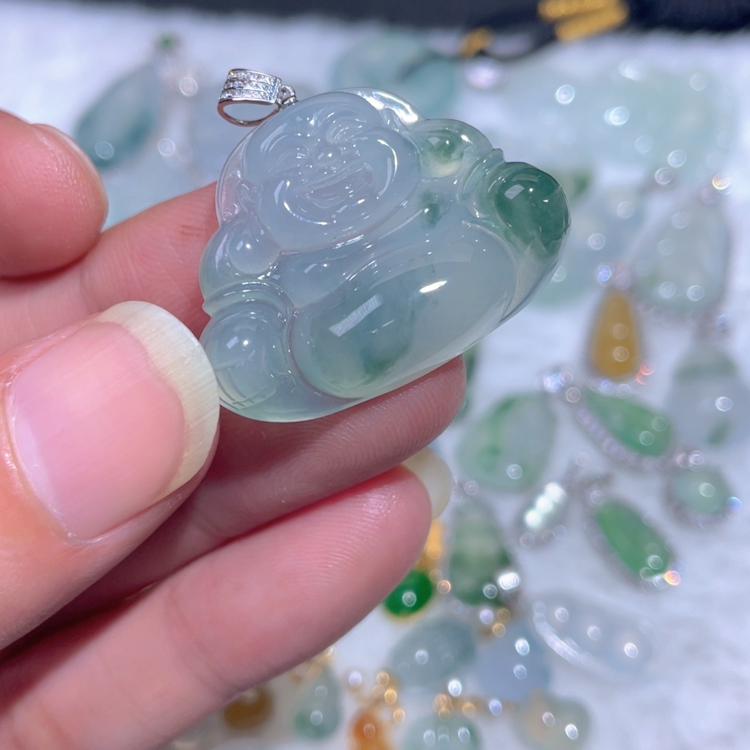 翡翠18K金镶嵌颈饰翡翠