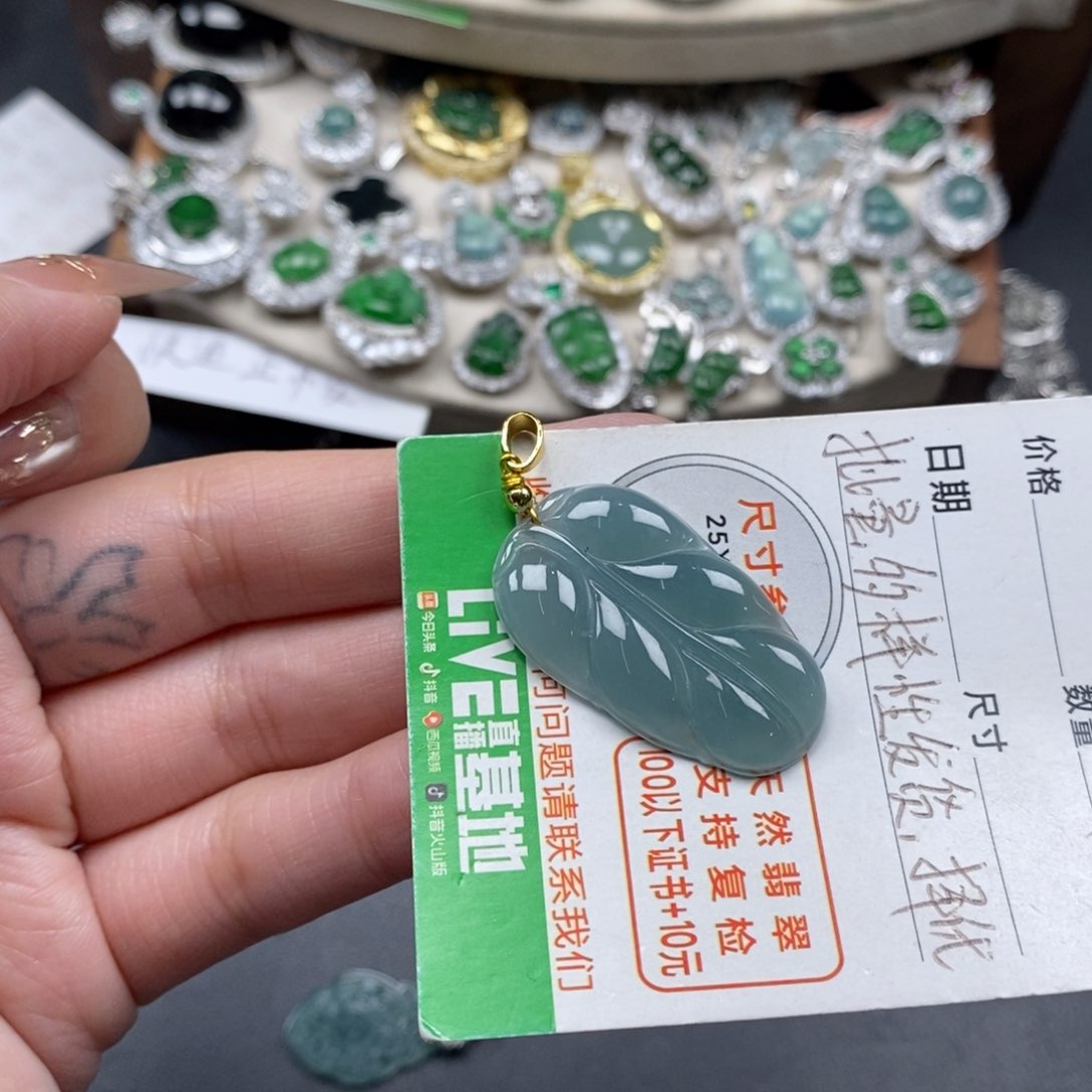 翡翠颈饰未镶嵌翡翠