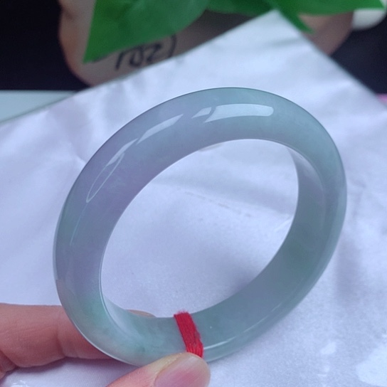 翡翠手镯未镶嵌      正圈57 春彩