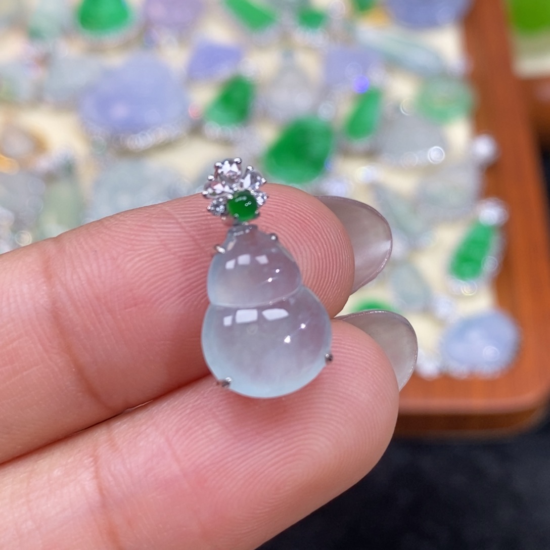 翡翠吊坠(赠链)18K金镶嵌