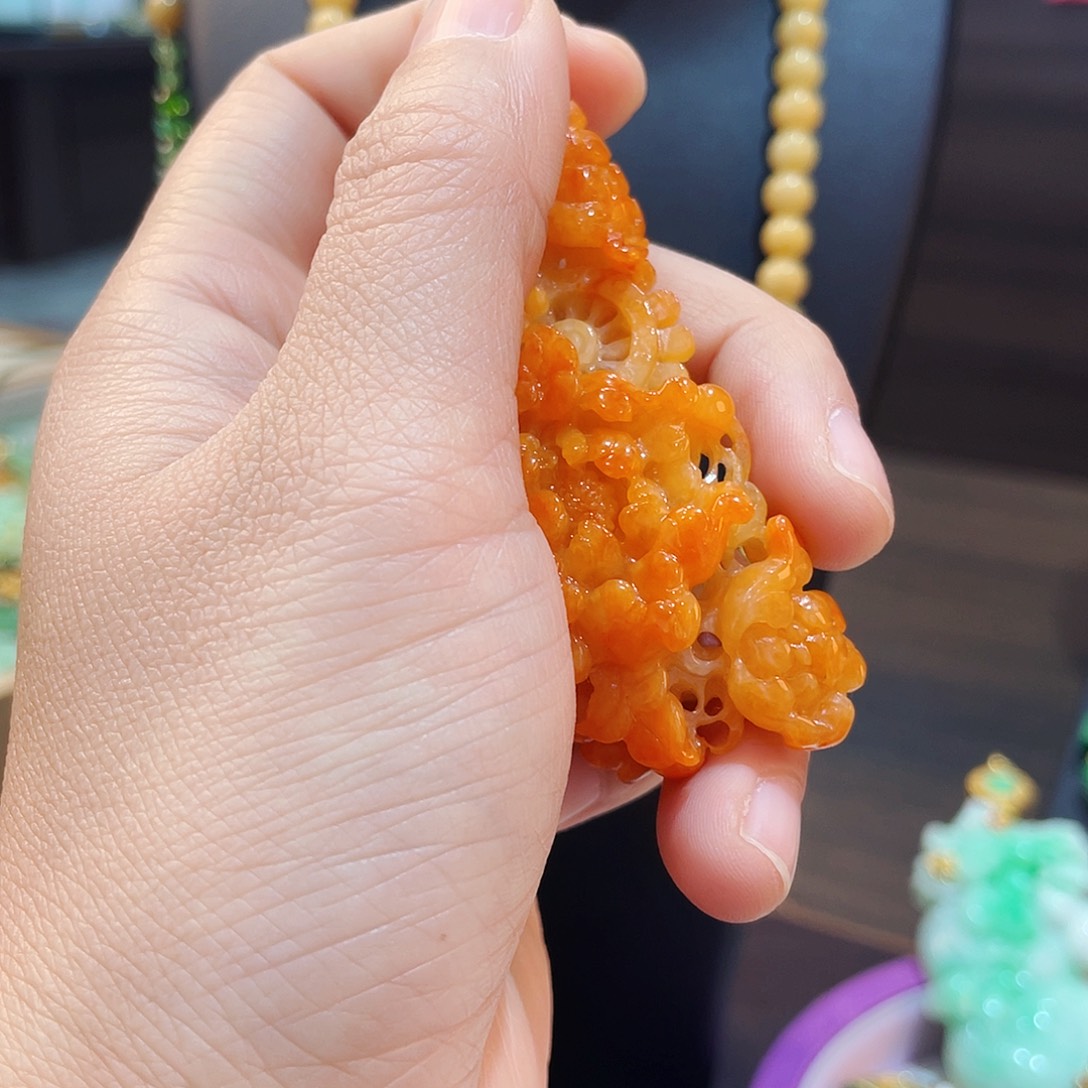 翡翠颈饰未镶嵌妍*妈吊坠