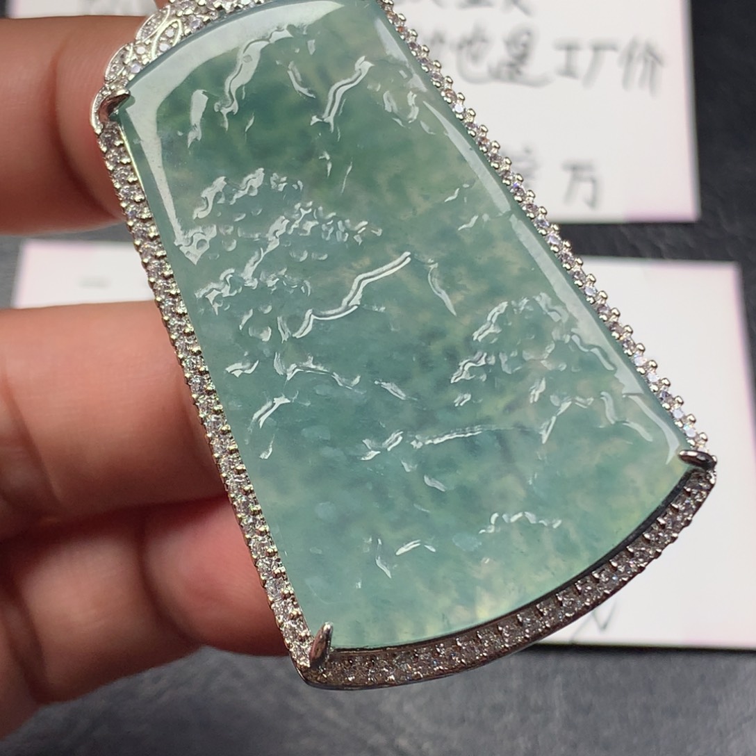 颈饰未镶嵌翡翠大山水