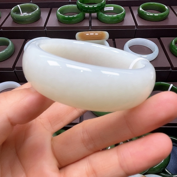 和田玉未镶嵌手镯