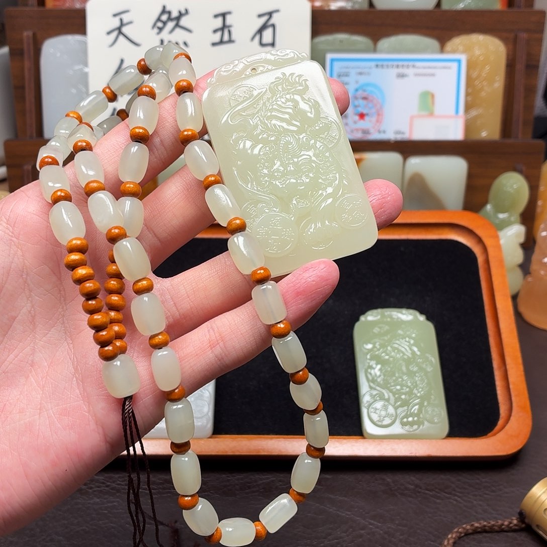 闪***饭貔貅挂件绿双面雕刻