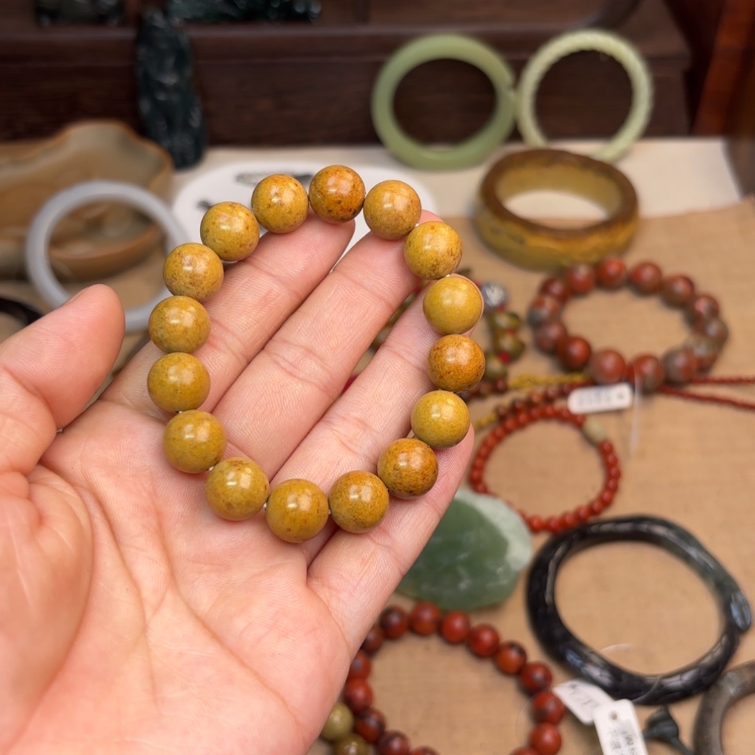 岫岩河磨玉（透闪石质玉）手链未镶嵌清**年