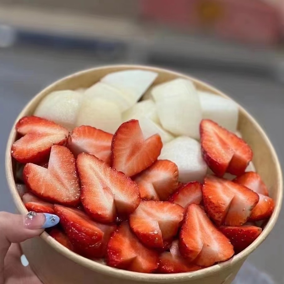 果切草莓拼秋月梨果切