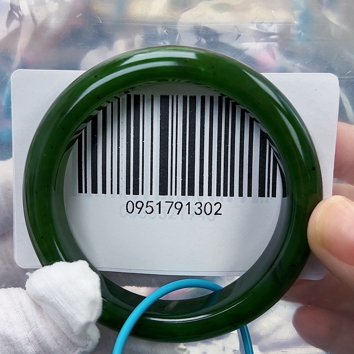 和田玉未镶嵌手镯微瑕55