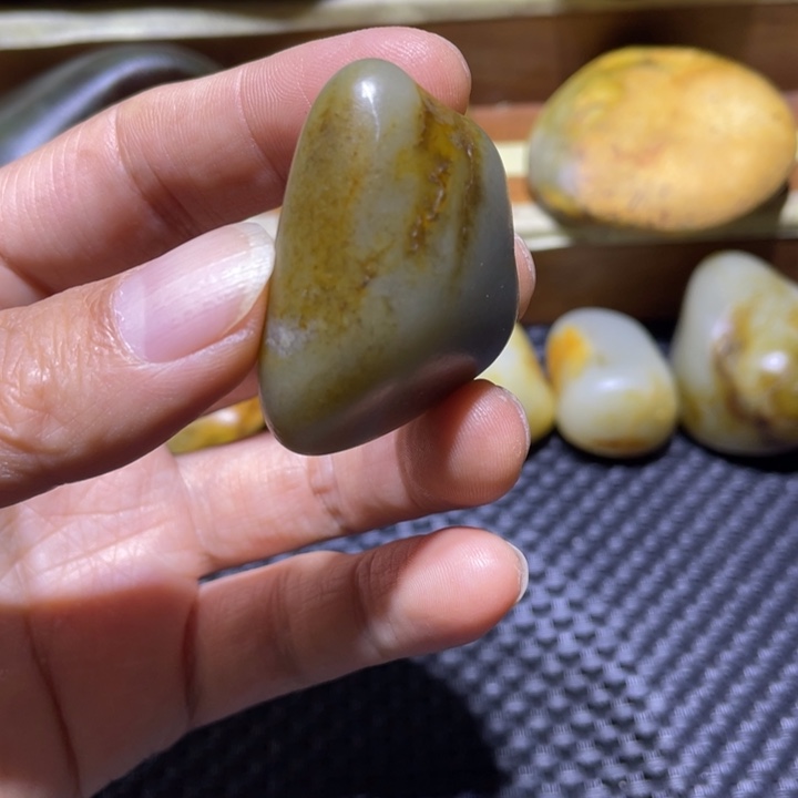 和田玉未镶嵌珠宝奇石