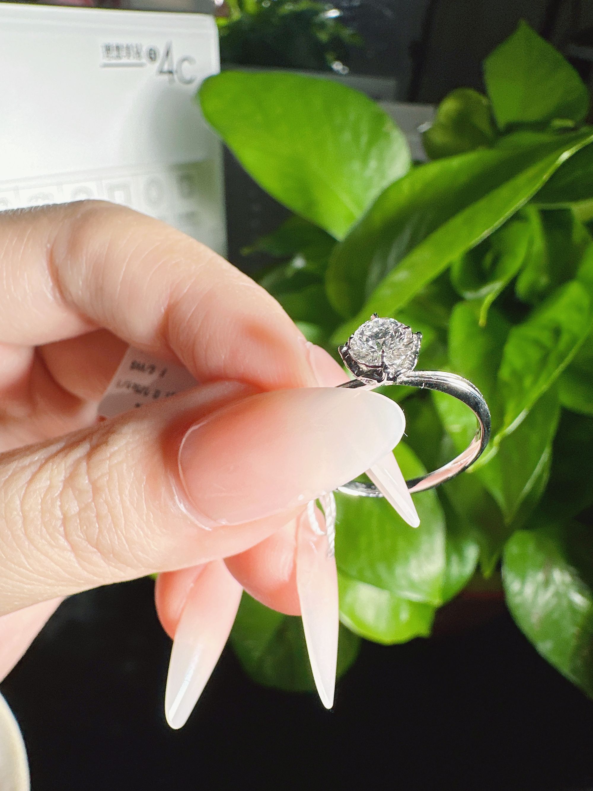 天然真钻石戒指/求婚钻戒轻奢时尚简约18K金镶嵌7092 