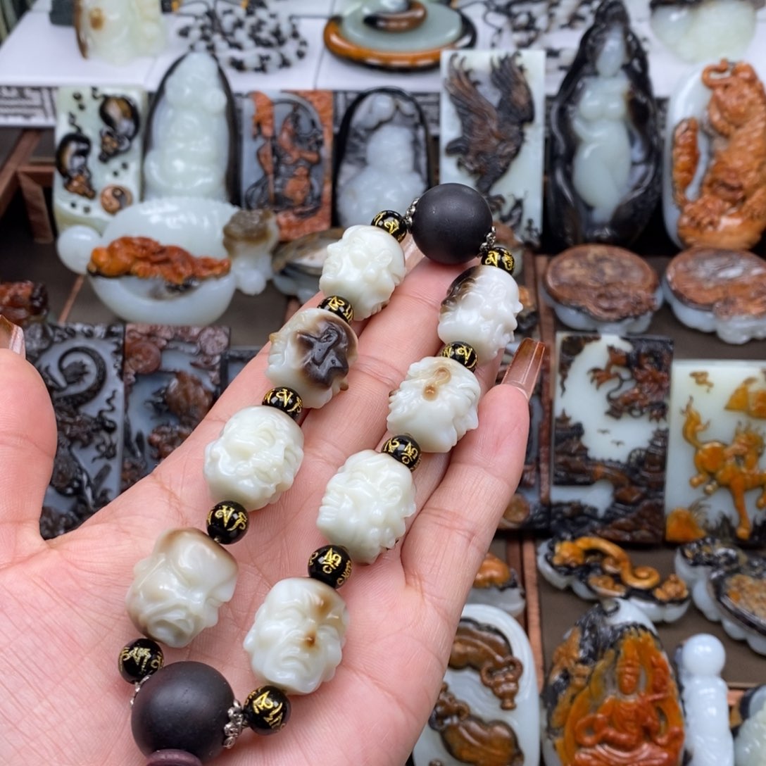 颈饰未镶嵌和田玉