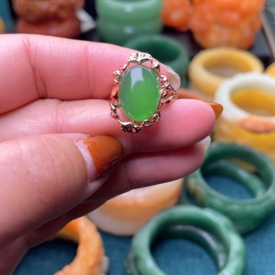 【闪购商品】石英质玉手镯未镶嵌