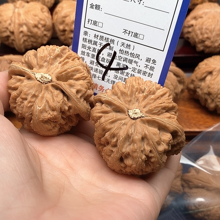 桃核吊坠嘻**?粗筋狮子头48