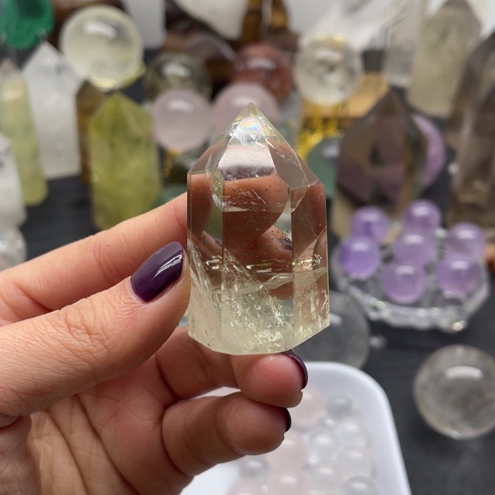 水晶30未镶嵌黄水柱带彩