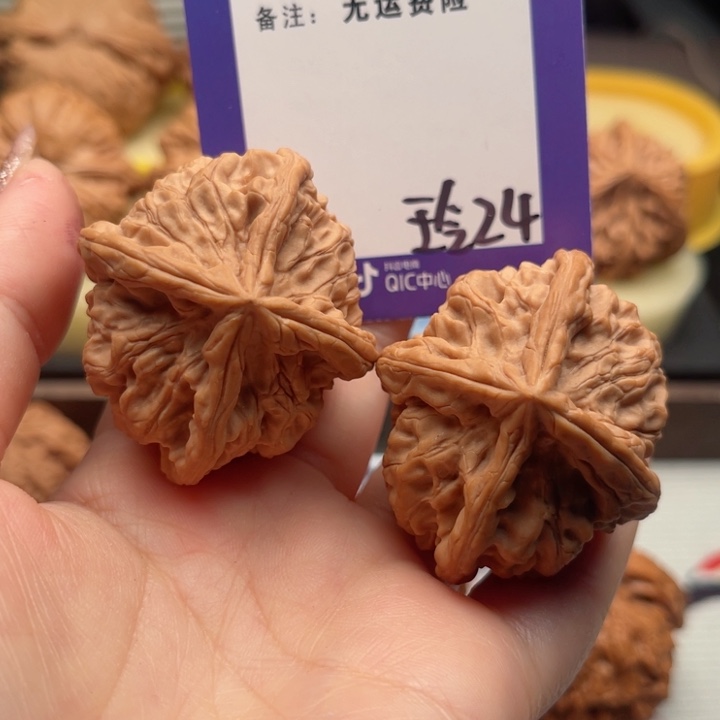 吊坠文玩核桃绝**生文玩核桃24