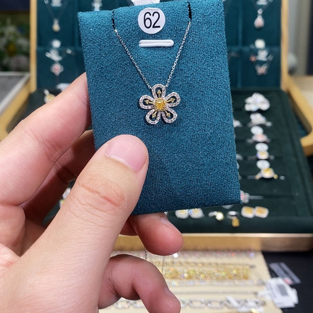 钻石颈饰18K金镶嵌项链