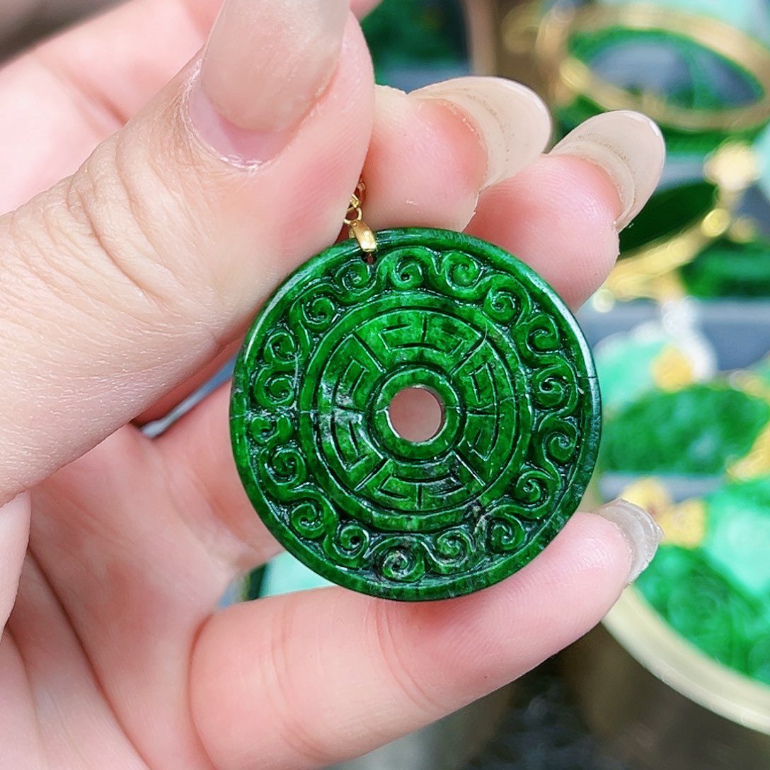 翡翠颈饰18K金镶嵌吊坠