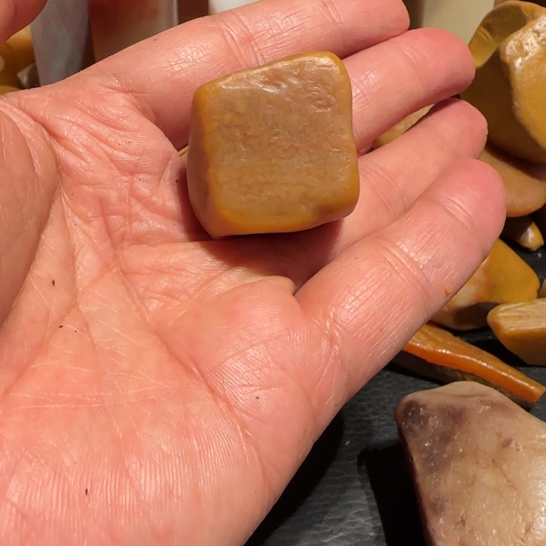 乘***8老挝石田黄原石，．．．