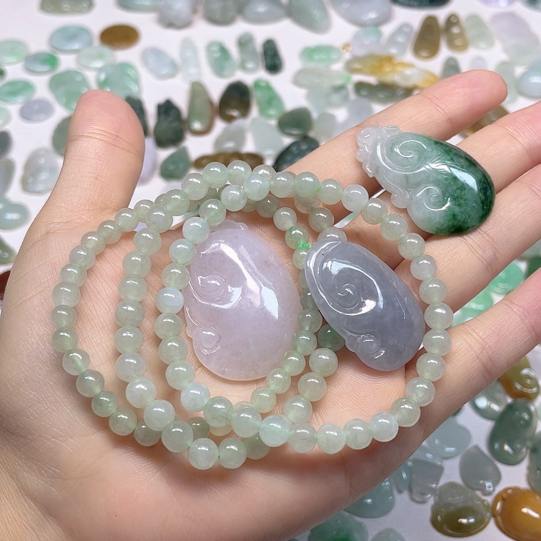 未镶嵌定制翡翠笑**湖翡翠