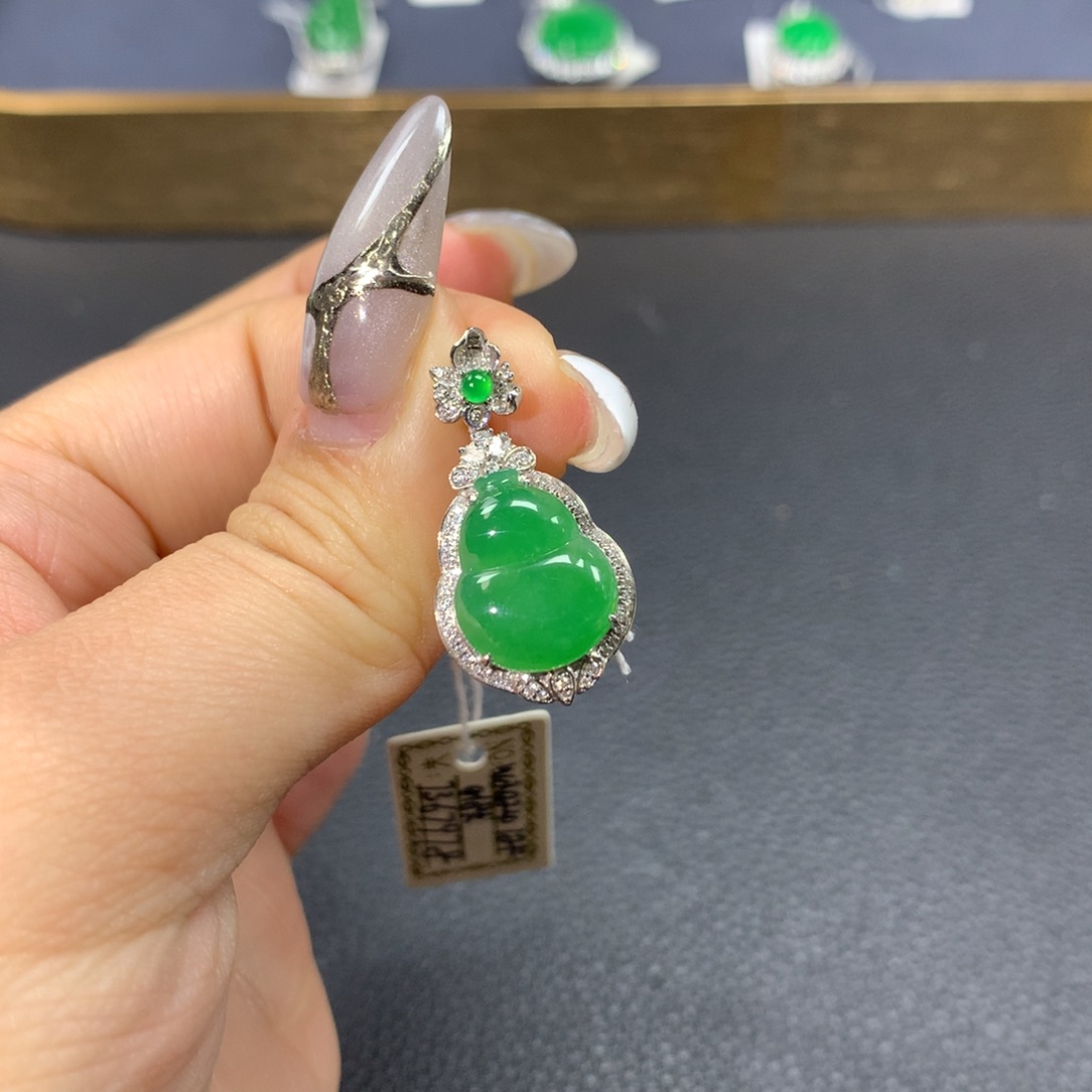 翡翠颈饰18K金镶嵌翡翠