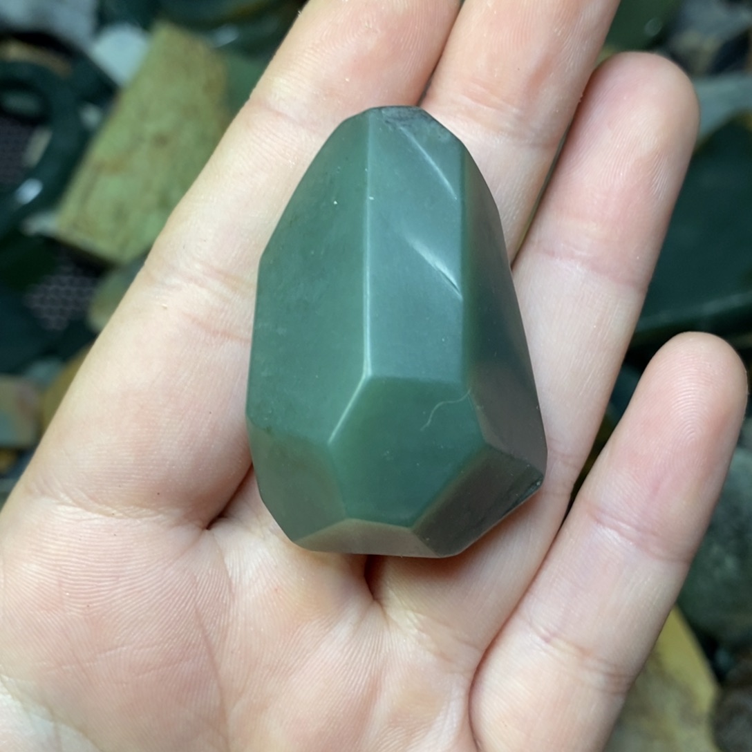 岫岩河磨玉（透闪石质玉）颈饰未镶嵌