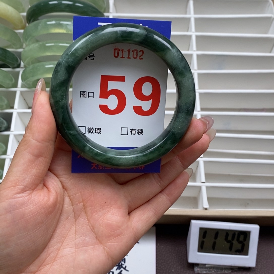 岫玉手镯未镶嵌我