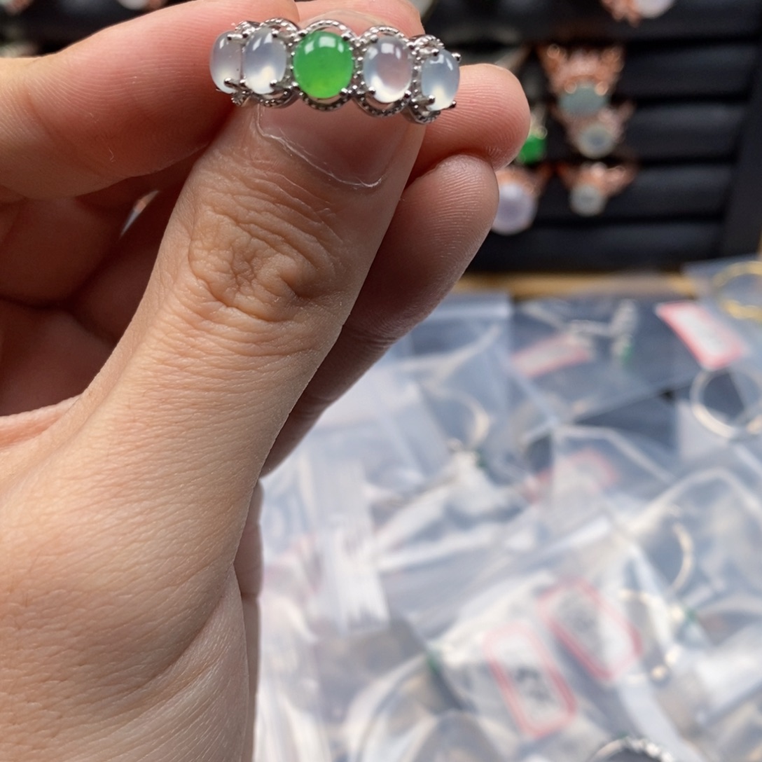 翡翠戒指银S925镶嵌磨****贝天然缅甸翡翠A货