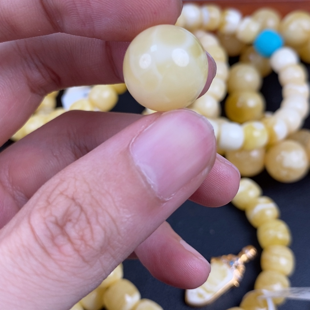 琥珀未镶嵌珠宝奇石60