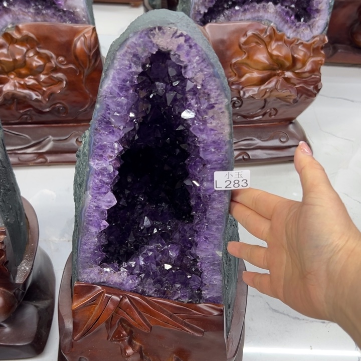 郑***城大型摆件（非配饰）未镶嵌水晶摆件