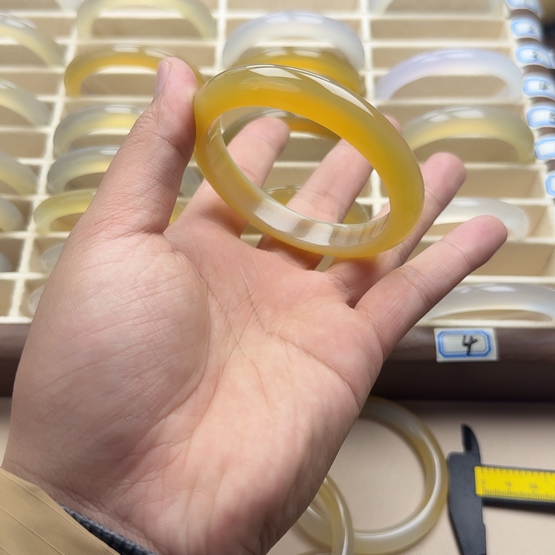 玛瑙/玉髓未镶嵌手镯60圈口