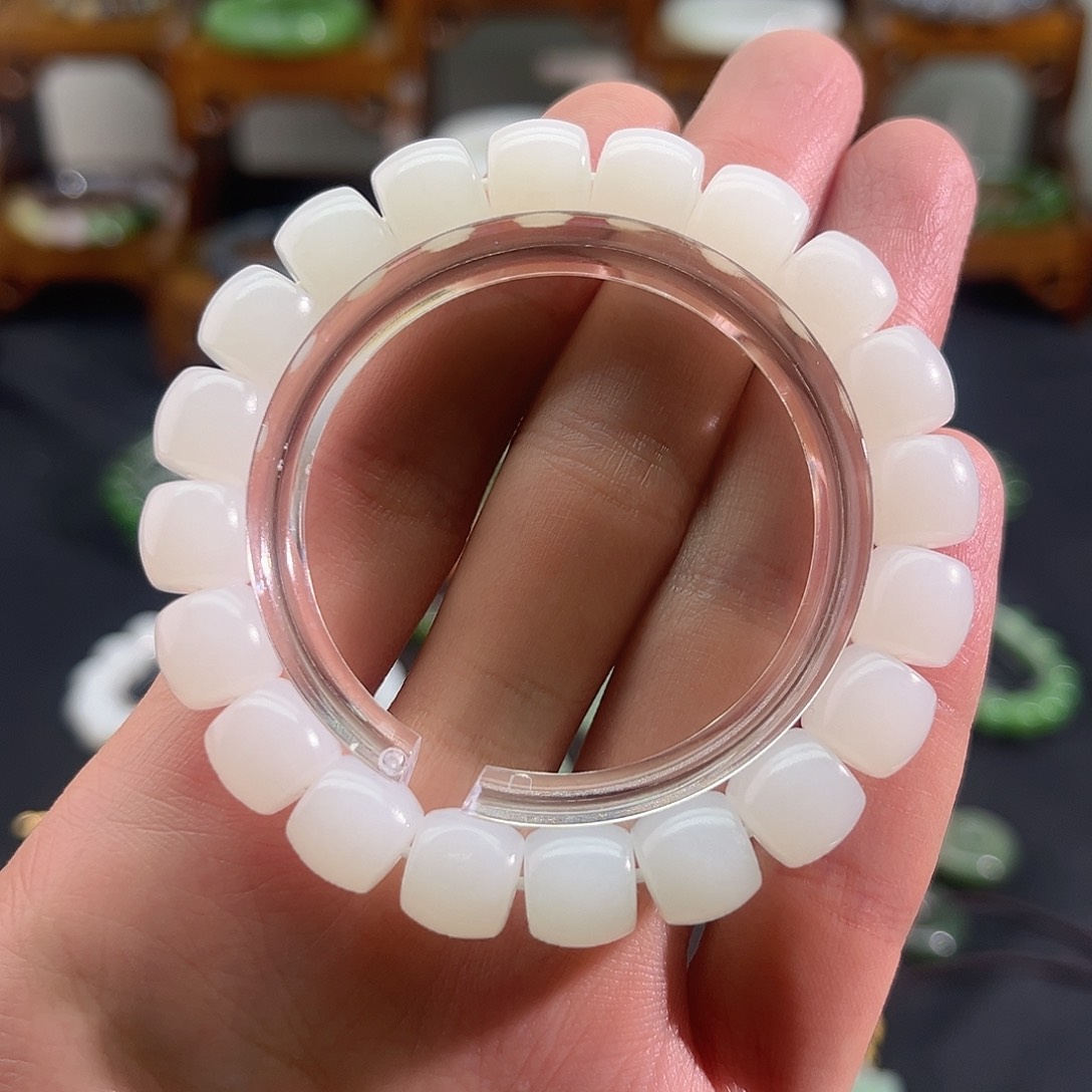 和田玉未镶嵌颈饰白玉-俄籽-10mm老型直切-手串