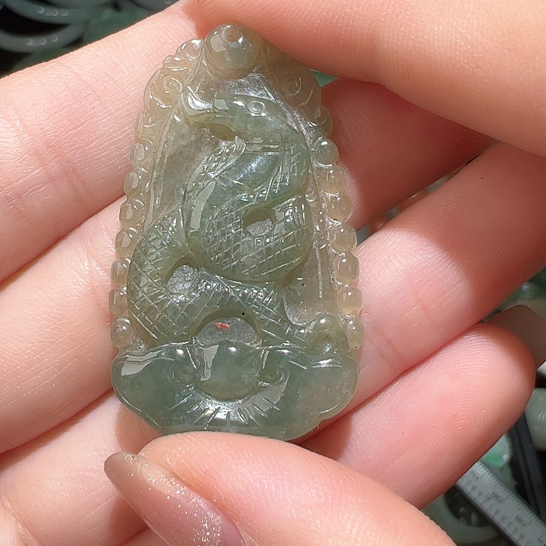 翡翠颈饰未镶嵌吊坠