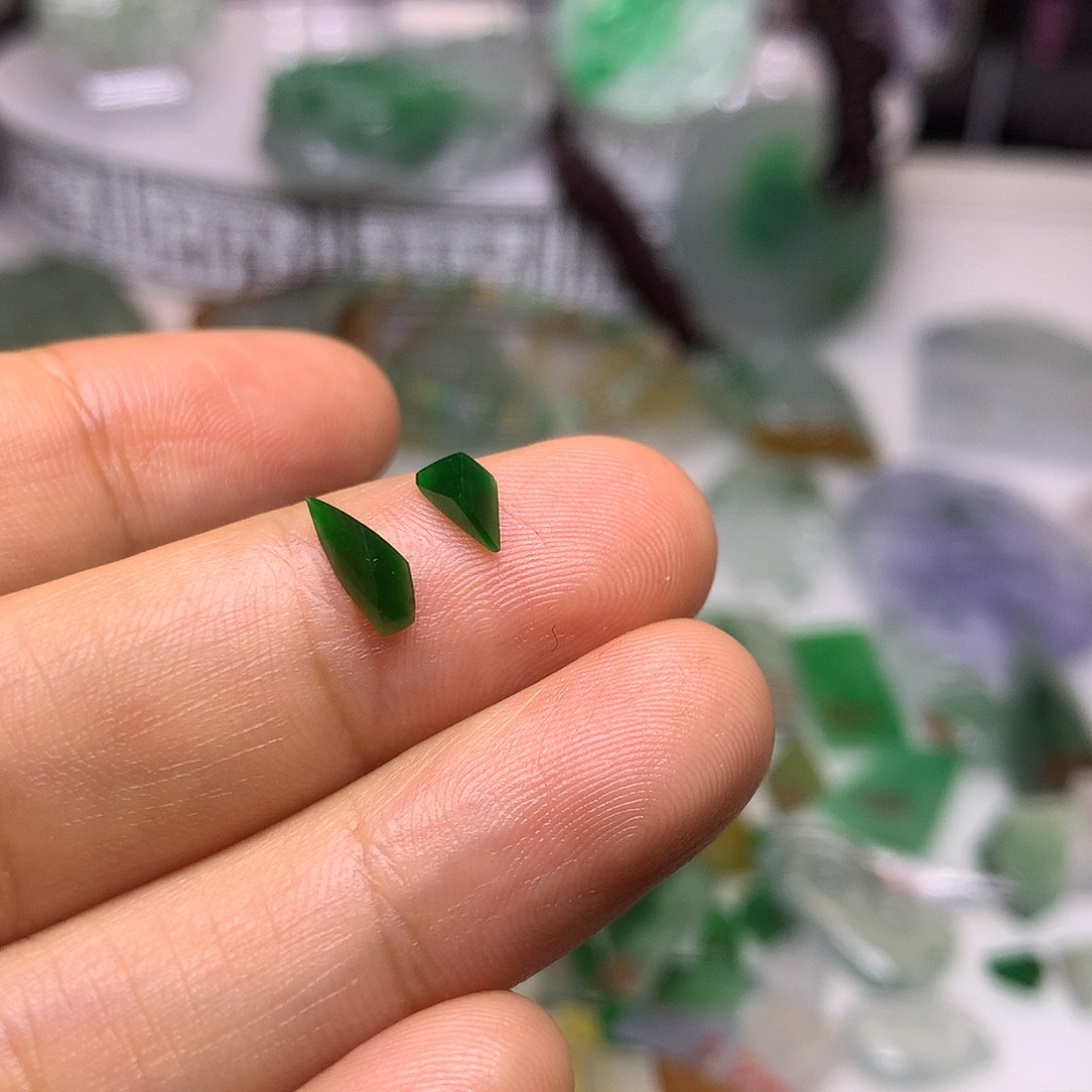 暮***岚定制翡翠未镶嵌天然翡翠定制