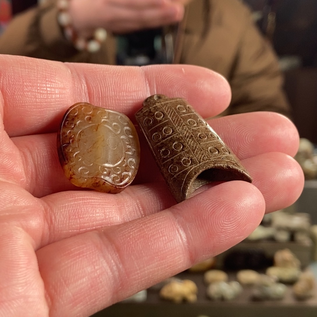 和田玉挂件未镶嵌倔****者