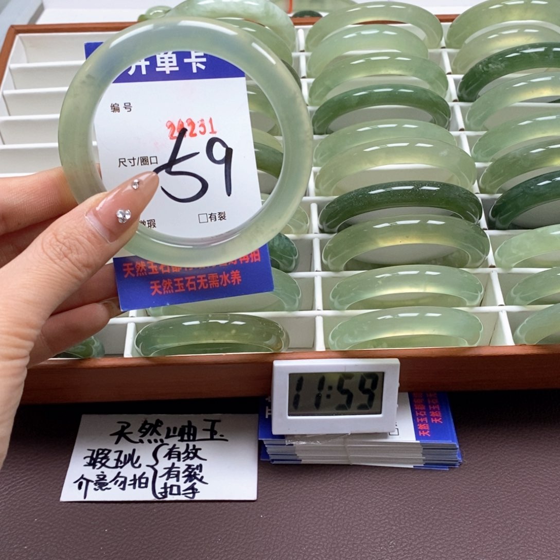 蛇纹石玉手镯未镶嵌