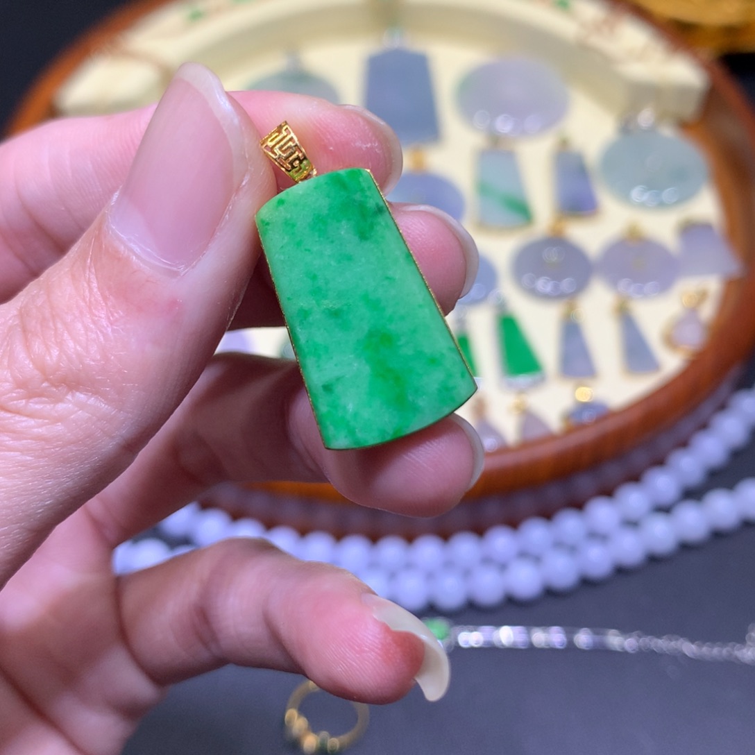 翡翠吊坠(不含链)18K金镶嵌