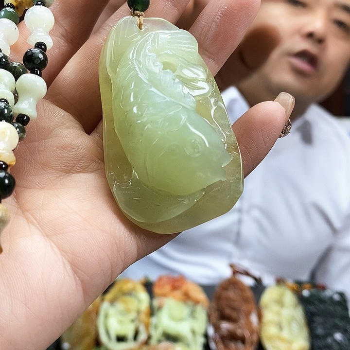 蛇纹石玉吊坠未镶嵌